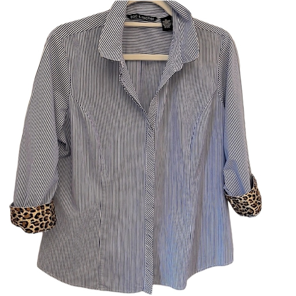 ZAC & RACHEL Button Down blouse w/ Animal Print Accents Size XL